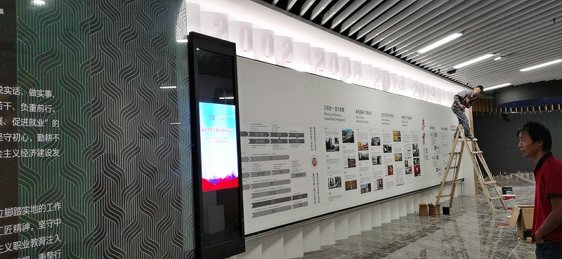 中億睿互動滑軌屏為重慶市輕工業(yè)學(xué)校打造智慧校園